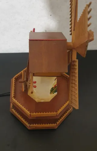 Lampada mulino a vento decorativa con carillon.