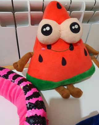 Lote peluches: tiburón, serpiente y sandía