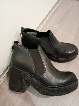 Botas Chelsea tacón alto negras