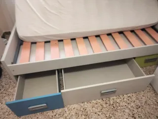 Cama con cajones