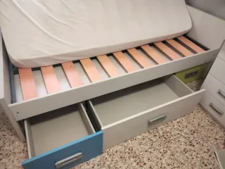 Cama con cajones