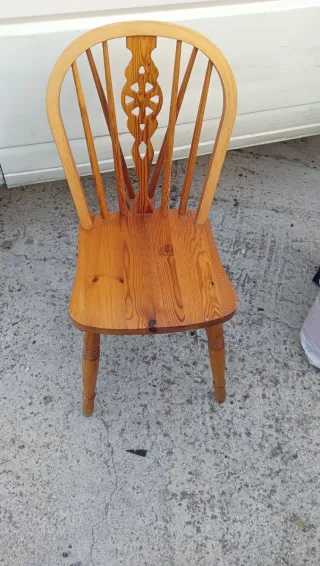 Silla de madera estilo Windsor