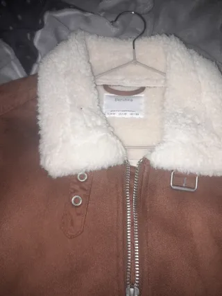 Cazadora Bershka efecto ante con borreguito Talla