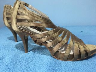 Tacones fiesta dorados talla 40