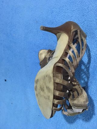 Tacones fiesta dorados talla 40