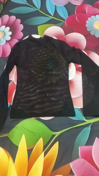 Camiseta negra transparente manga larga