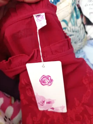 Blusa roja bordada manga 3/4. Algodón