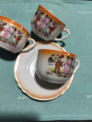 Vecchie tazze di porcellana