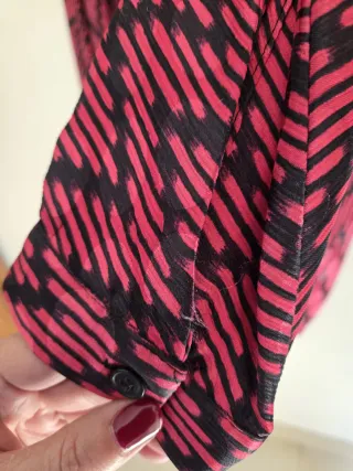 Camisa Mango Talla M/L Fucsia y Negra