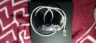 Consola PS4 Negra + Mando