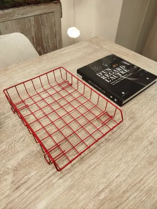 Bandeja metálica roja