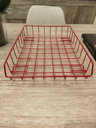 Bandeja metálica roja