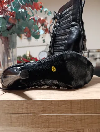 Botines de baile con cordones y rejilla