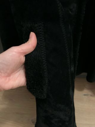 Abrigo negro de pelo sintético