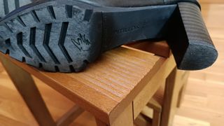 Botines negros mujer con flecos y hebillas