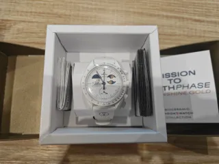 Omega x Swatch Misión Tierra Moonshine Oro