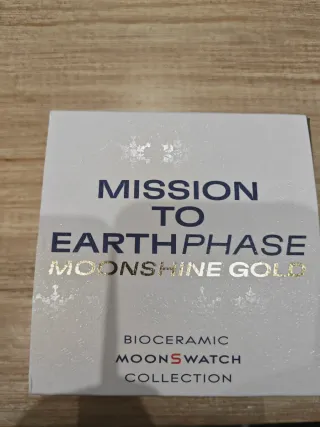 Omega x Swatch Misión Tierra Moonshine Oro