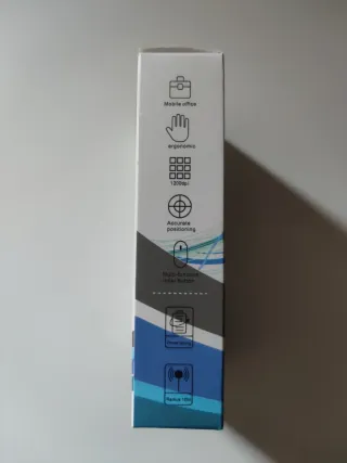 Ratón de ordenador inalámbrico en su caja