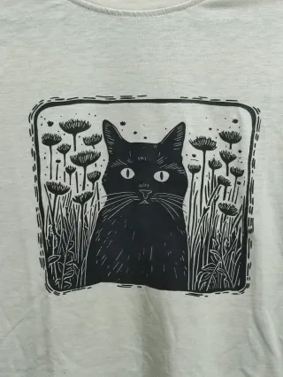 Camiseta Beige Gato Flores Talla L