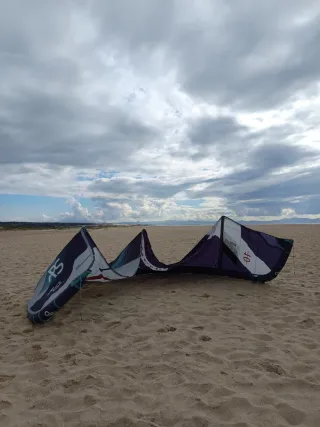 Kite Eleveight RS V8 10m 2024 + Barra