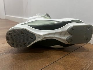 Botas de esquí Atomic Comfortfit blancas.