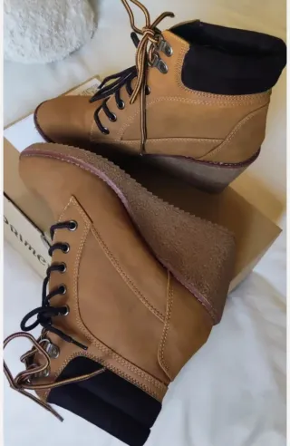 Botín marrón con cuña