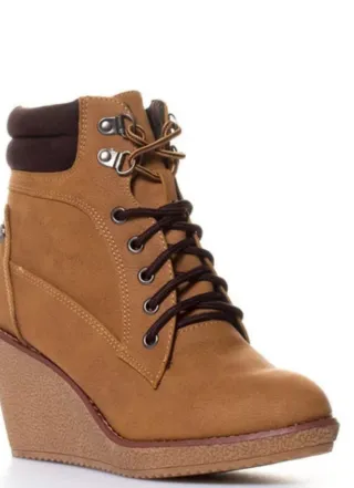 Botín marrón con cuña