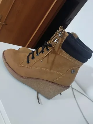 Botín marrón con cuña