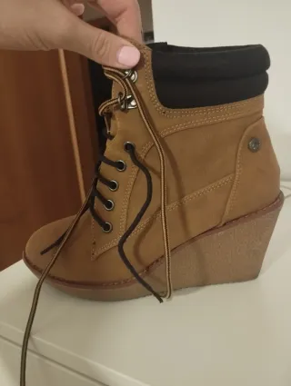 Botín marrón con cuña