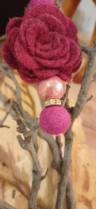 Spillone rosa lana con perle