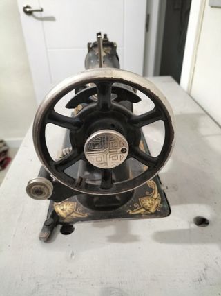 Máquina de coser antigua Naumann