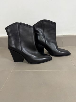 Botines de tacón negros