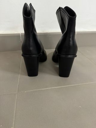 Botines de tacón negros