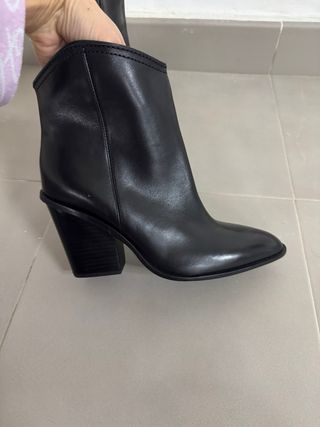 Botines de tacón negros