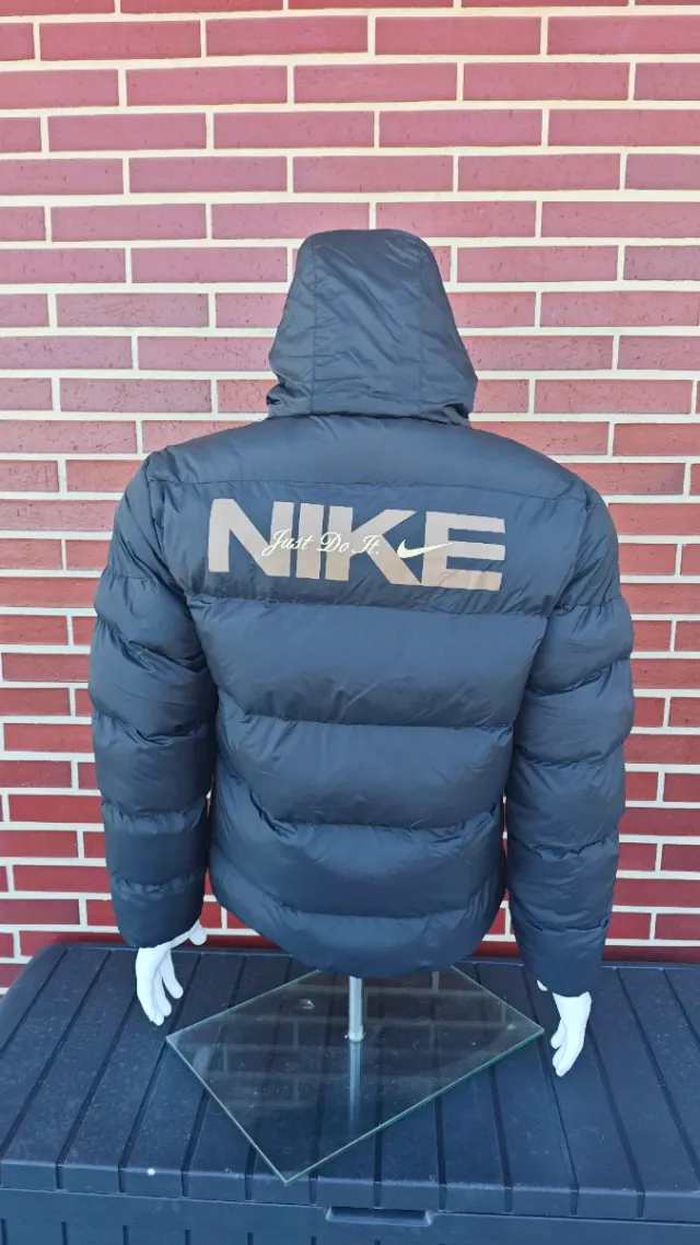 Chaqueta acolchada Nike negra hombre