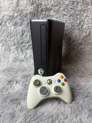 Xbox 360 Negra + Mando Blanco