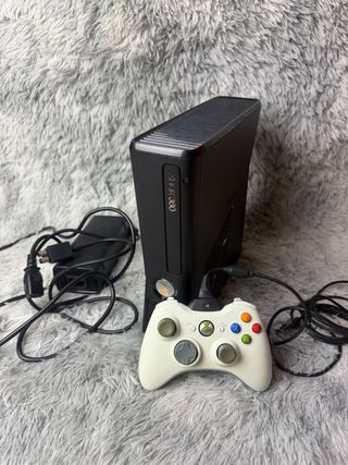 Xbox 360 Negra + Mando Blanco