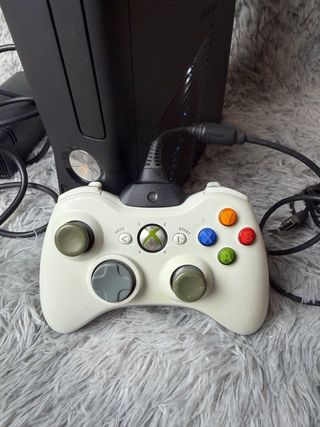 Xbox 360 Negra + Mando Blanco