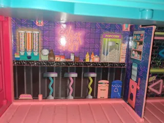 Casa LOL Surprise nueva vale casi 100€