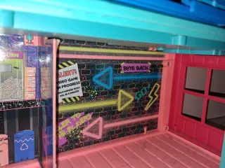 Casa LOL Surprise nueva vale casi 100€