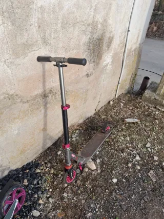 Patinete infantil rosa y gris