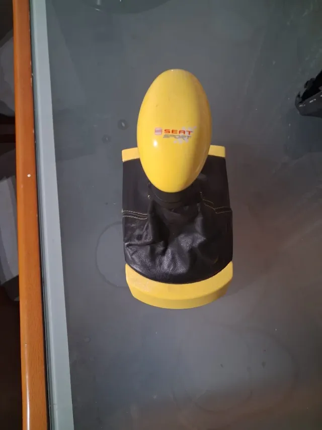 Palanca de cambios SEAT Ibiza 6l Sport amarilla