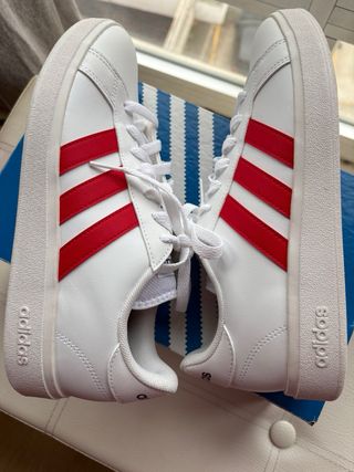 Zapatillas Adidas Blancas y Rojas