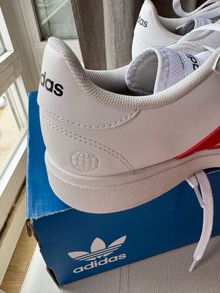 Zapatillas Adidas Blancas y Rojas