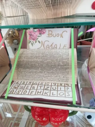 Libro decorato macchina da scrivere