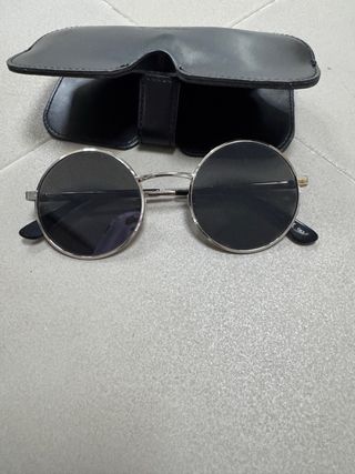 Gafas de sol redondas plateadas y negras