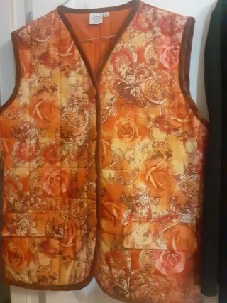 Gilet donna fantasia floreale e giacca nera