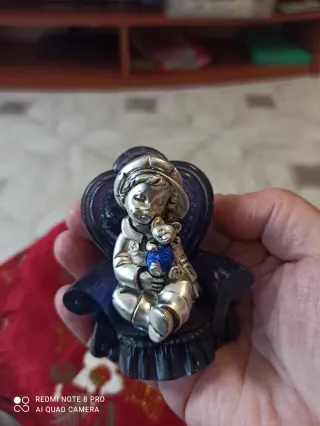 Statua Bambino con Orsetto su Sedia