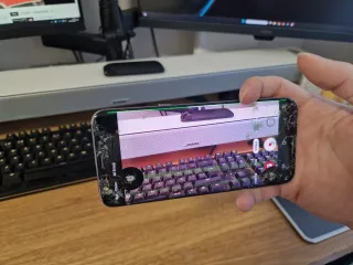 Due cellulari. Galaxy S10+ e Galaxy S8+