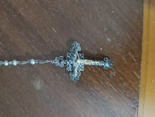 Rosario de plata con cruz